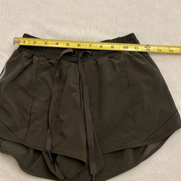 LULULEMON HOTTY HOT SHORTS - Picture 4 of 12